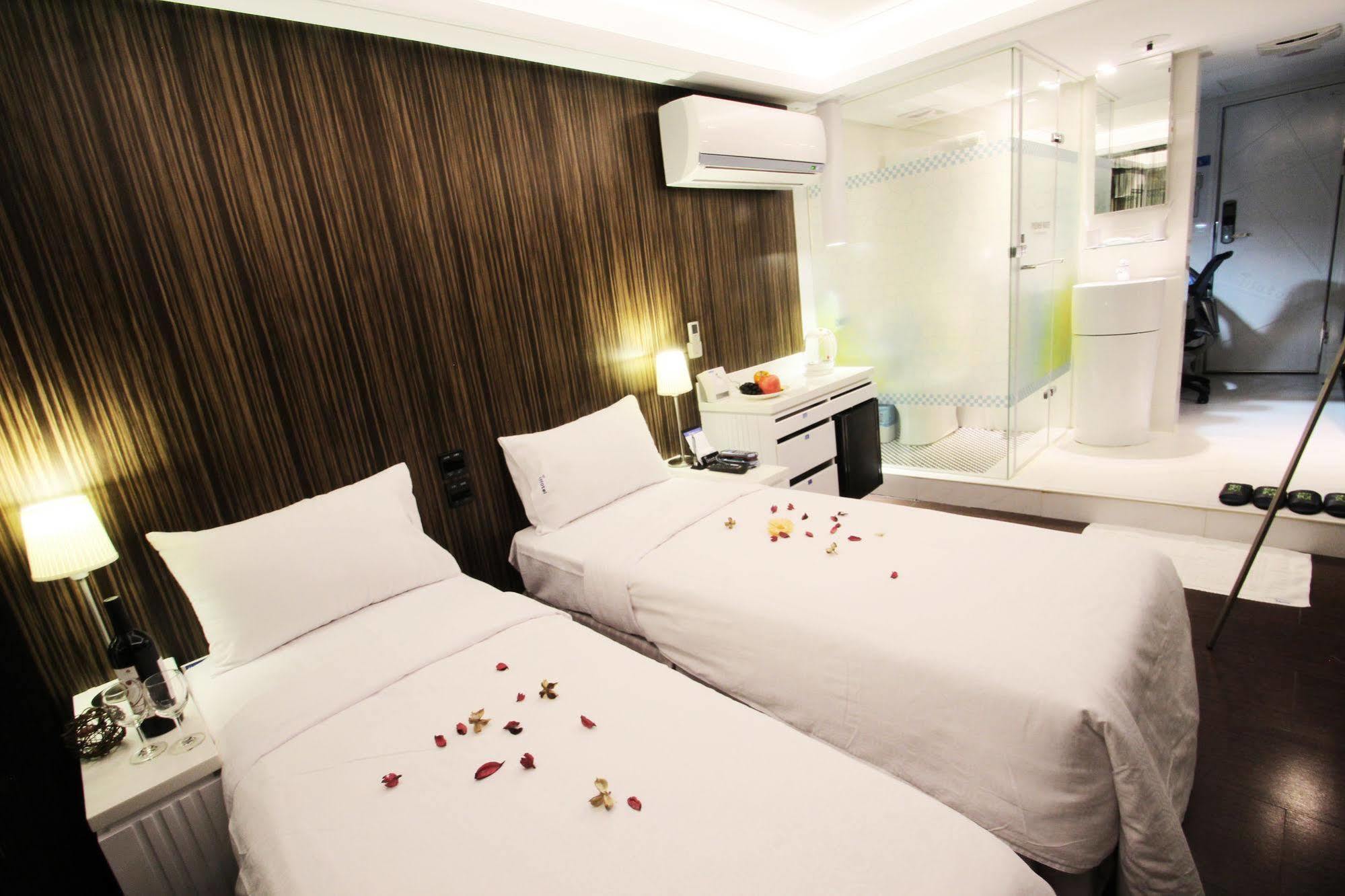 ไอ โฮเต็ล Hotel เถาหยวน ภายนอก รูปภาพ